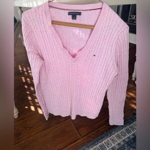 Tommy Hilfiger EUC Light Pink V-Neck 
cable knit Sweater. 100% cotton Sz Medium